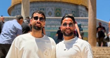 عدى الدباغ ينشر صورة أمام مسجد قبة الصخرة بالقدس