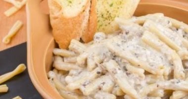 منيو فطار 4 رمضان.. طريقة عمل المكرونة بصوص البشاميل بجانب سلطة جرجير