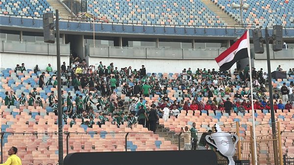 تحية خاصة من جمهور زد لـ خالد بيبو قبل انطلاق نهائي كأس مصر (فيديو)
