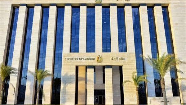 وزارة العمل تحذر من صفحات تدعي تسجيل بيانات أو منح خاصة بالعمالة غير المنتظمة
