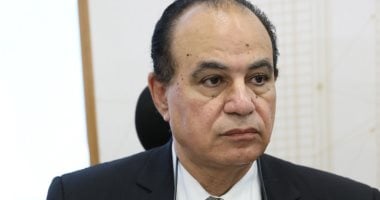 لمحة من سيرة أحمد مجاهد بعد اختياره مقرراً للجنة الشعر