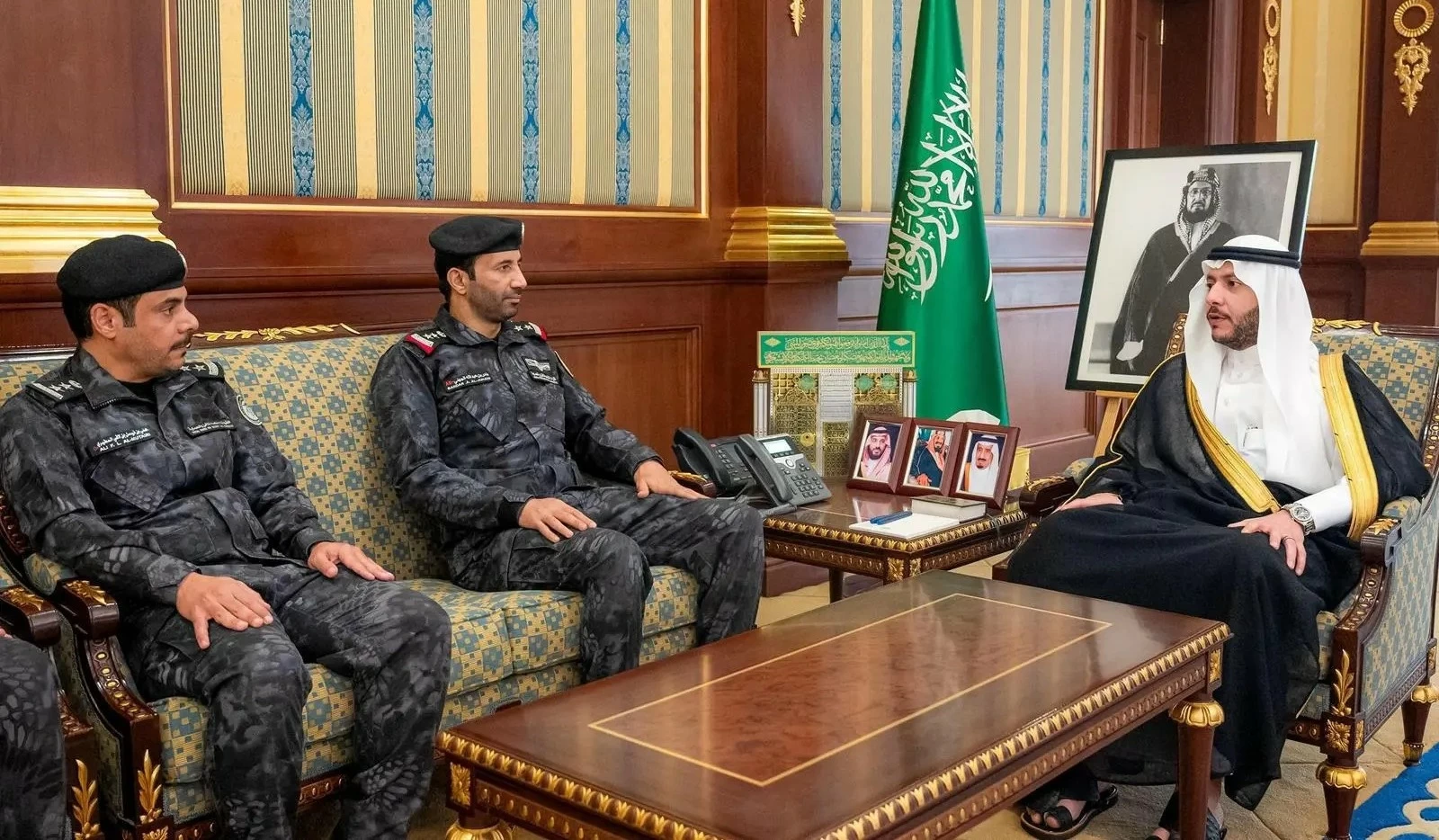 نائب أمير المدينة يطّلع على جهود القوة الخاصة للأمن والحماية