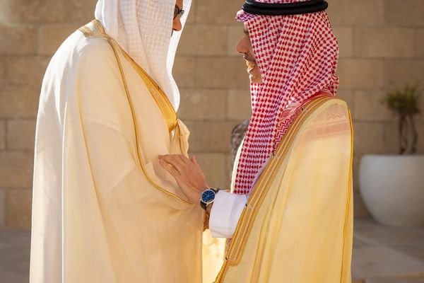 فيصل بن فرحان يستقبل وزير خارجية البحرين