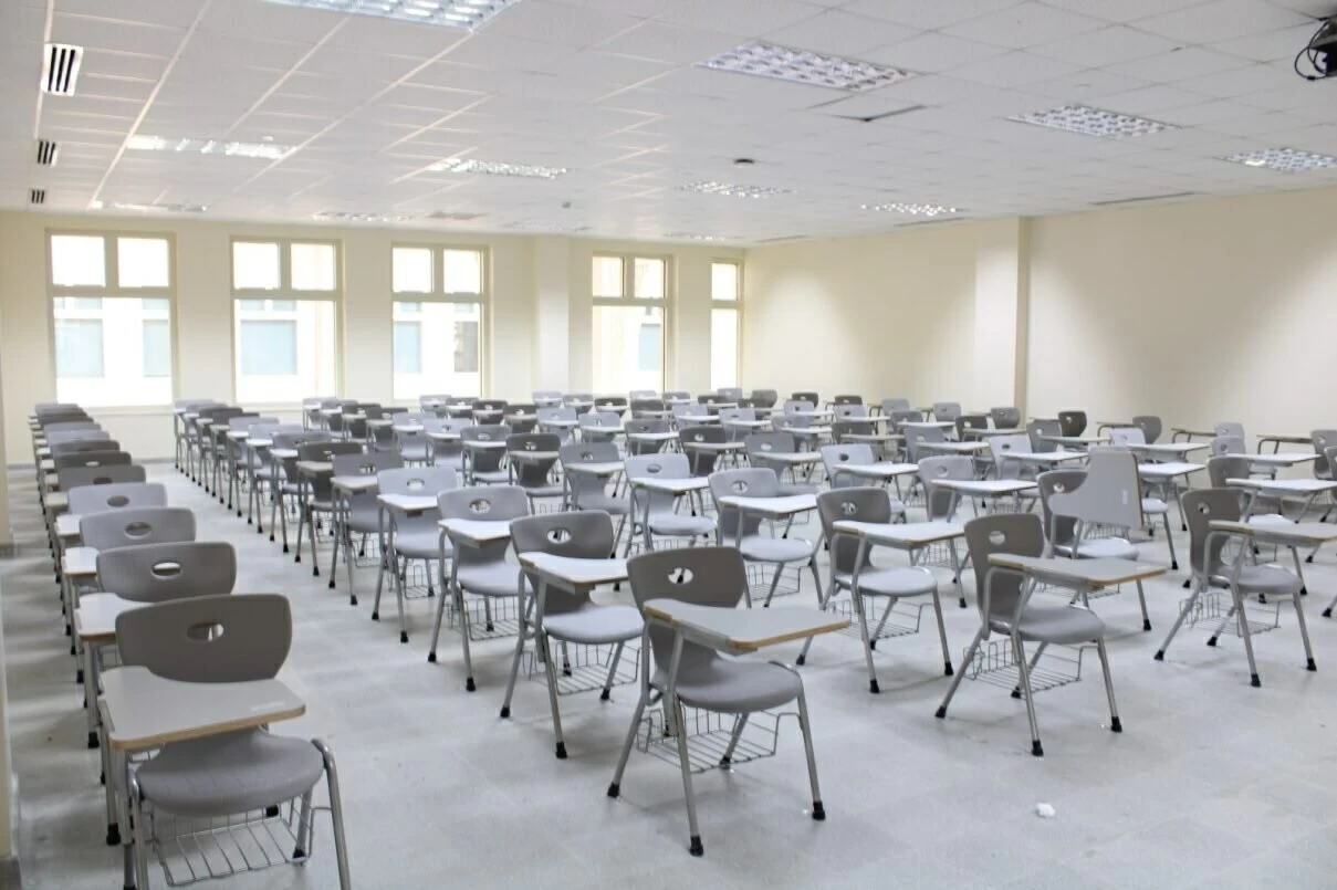 في امتحانات الثانوية العامة.. لماذا عاد طالب عربي ببندقية إلى مدرسته؟