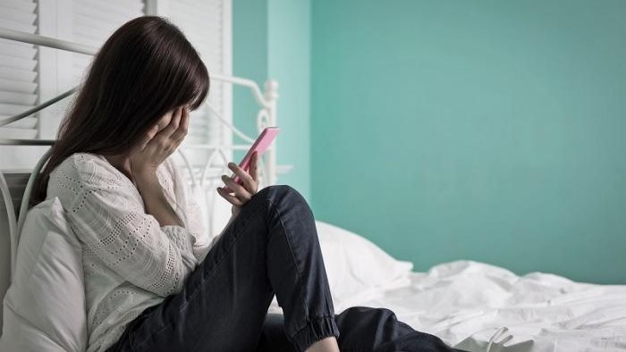 30 ألف جنيه أو أفضحك.. حبس المتهم بابتزاز صديقته بصور خاصة في الجيزة