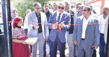 محافظ الأقصر يتفقد أعمال الرصف بمدينة أرمنت ويفتتح معرض وحدة السكان