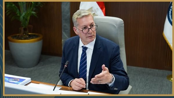 كريم بدوي يعتمد الموازنات الاستثمارية لشركتي الإسكندرية والعامرية للبترول