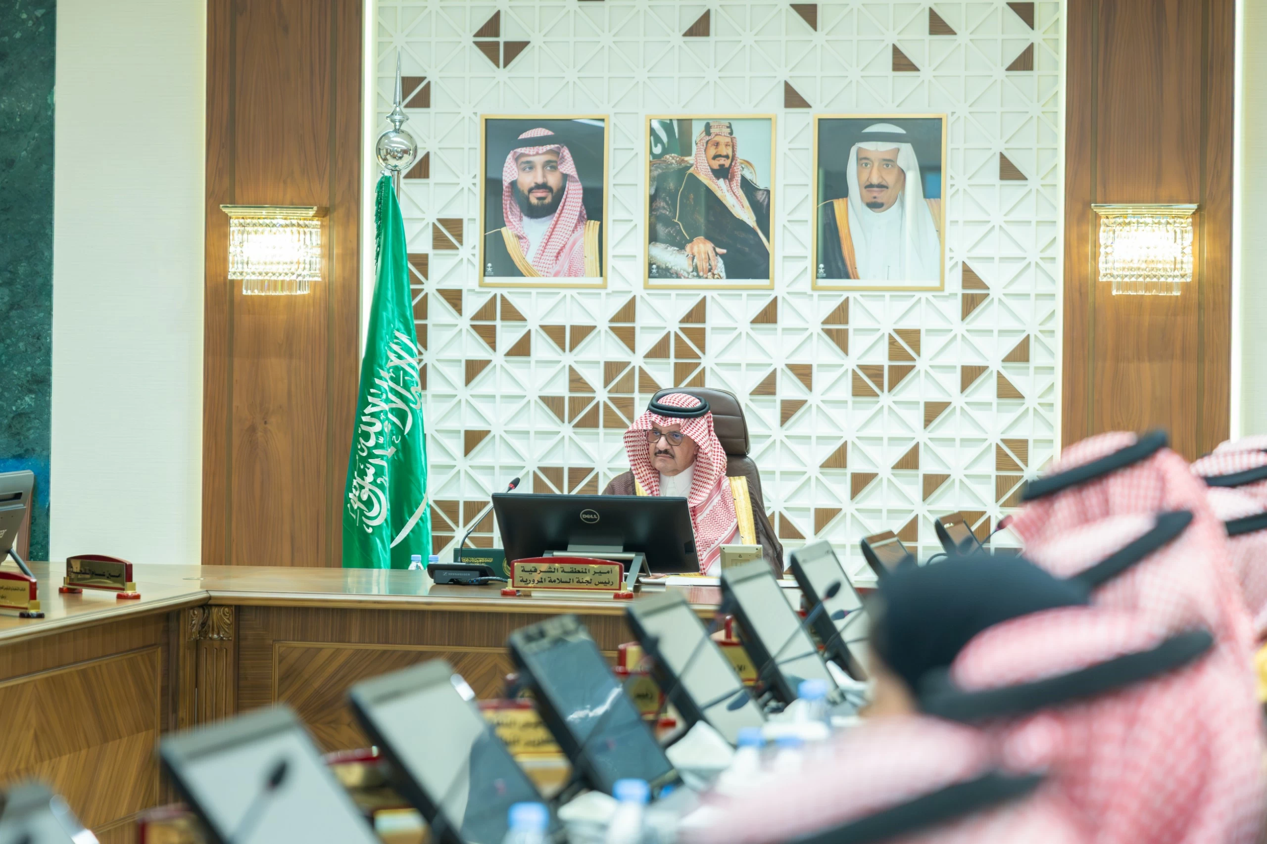 أمير المنطقة الشرقية يترأس اجتماع لجنة السلامة المرورية ويطّلع على مؤشرات الأداء