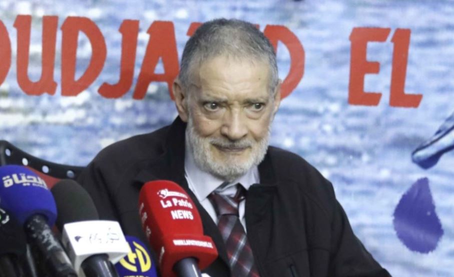 إدريس دقيق... مدرسة التعليق والإعلام يغادرنا في هدوء