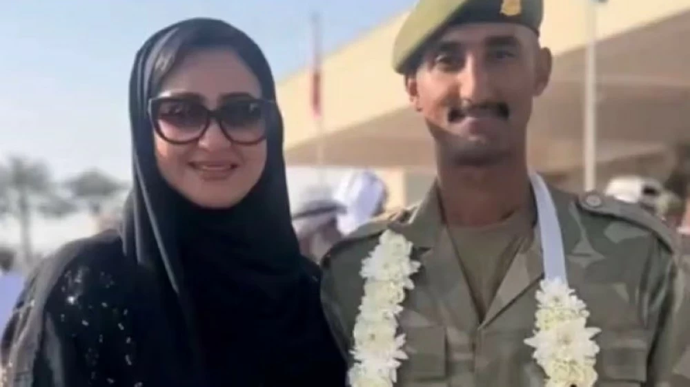 دموع الفرح.. هيفاء حسين تنهار أثناء تخرج ابنها «العسكري»