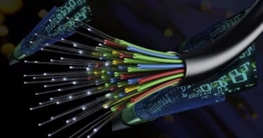 تقرير يكشف كيف يمكن لإيران خنق إنترنت العالم من مضيق هرمز