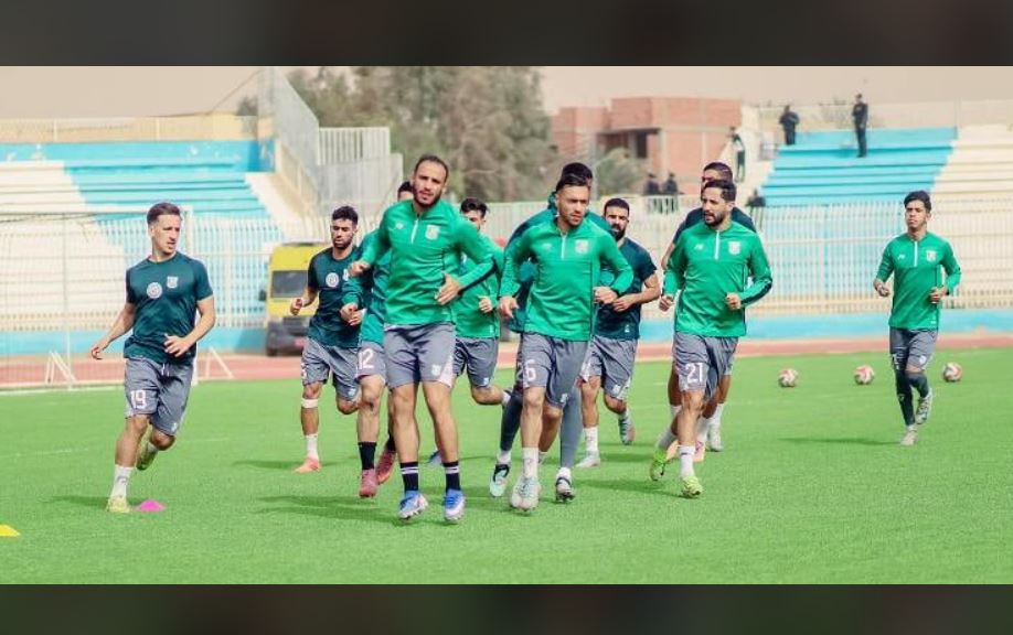 "الحوّاتة" يُصارعون الرّياح والأمواج.. والقارب على وشك الغرق