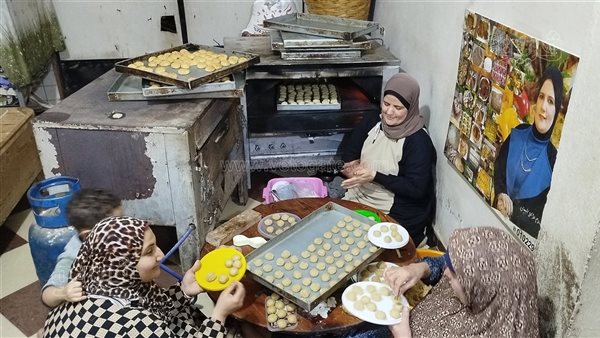 "يا كحك العيد.. يا بسكويت"، طقوس ريفية بمنازل قرى الغربية قبل حلول عيد الفطر (فيديو)