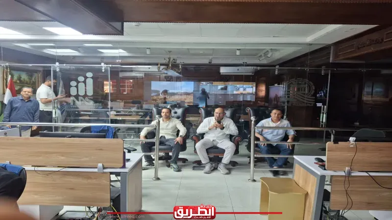 سكرتير عام قنا يتابع جهود السيطرة على حريق عصارة قصب بنجع حمادي