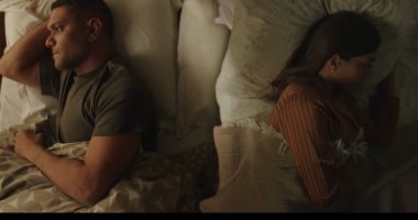 مسلسل اتنين غيرنا الحلقة 13.. والدة آسر ياسين وشقيقته تزوران دينا الشربينى لمؤازرتها.. وفلاش باك لعام 1995 لحياة نور أبو الفتوح.. مواجهة بين حسن وعلياء بسبب إبراهيم.. وحسن يرجع سبب انفصاله عن نور لابن