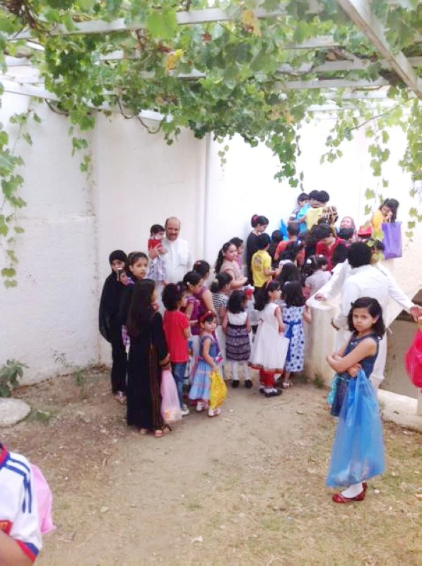 إبعاد الأطفال عن أول الإفطار بذريعة تحرّي الأذان في الساحات