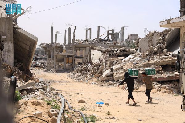 المملكة توزّع (350) سلة غذائية في خان يونس