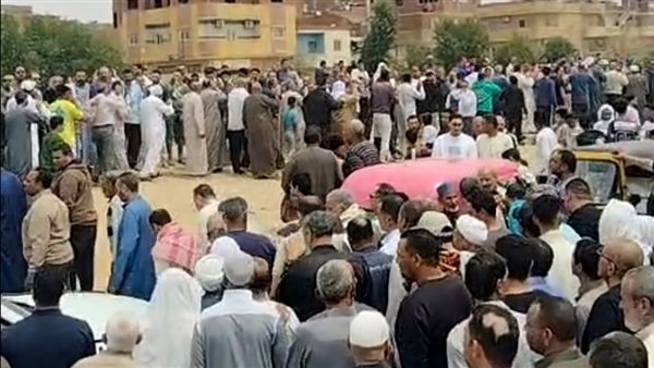 أهالي فايد بالإسماعيلية يودعون ضحيتي حادث طريق السويس