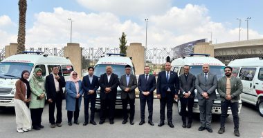 سفير إندونيسيا فى مصر يقدم 5 سيارات إسعاف لدعم سكان غزة