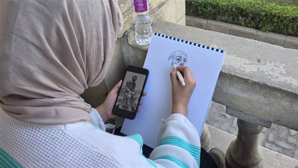 الفنون التشكيلية يحتفي بمئوية تتويج أحمد شوقي أميرا للشعراء بورشة "القلم والريشة" (صور)