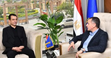 محافظ أسوان يلتقى رئيس قصور الثقافة لبحث دعم الحراك الثقافى والفنى بالمحافظة