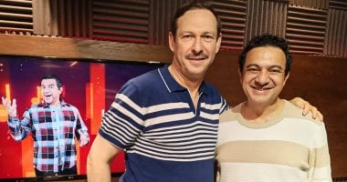 أيمن الشيوى: كدت التحق بكلية الطب واخترت الإعلام ثم المسرح بسبب عشقى للفن