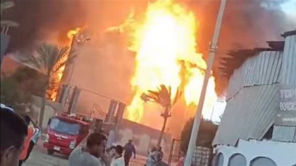 جهود مكثفة لإخماد حريق نشب في مصنع دهانات بدمياط الجديدة