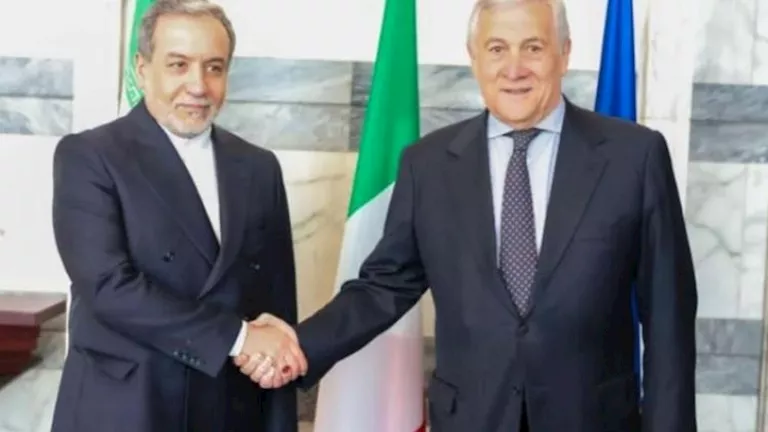 وزير الخارجية الإيراني يبحث مع نظيره الإيطالي إعادة فتح مضيق هرمز
