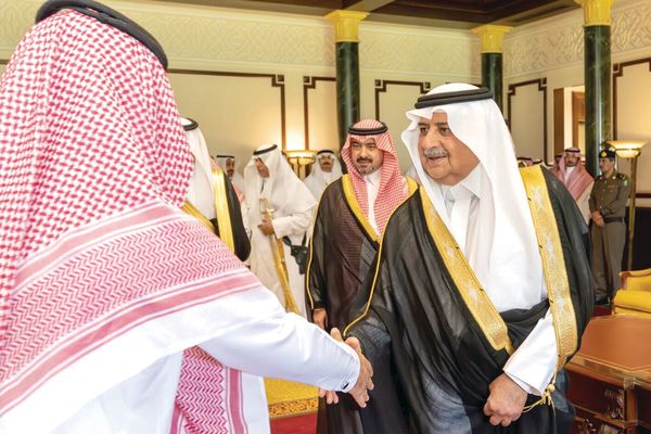 أمير تبوك يحث منتسبي الإمارة على بذل المزيد من الجهد
