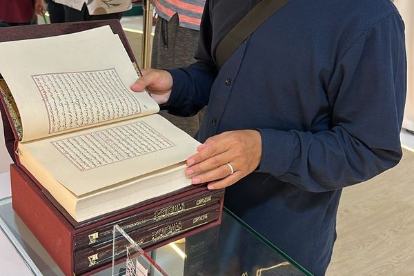 مخطوطات نادرة تبرز تراث المملكة في معرض كوالالمبور للكتاب