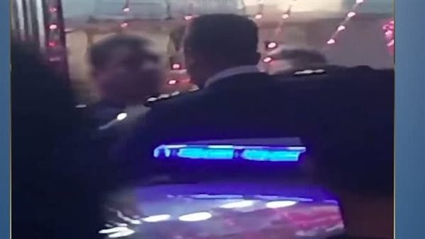 إيقاف ضابط عن العمل وإحالته للتحقيق لتجاوزه مع أحد المواطنين بالقاهرة