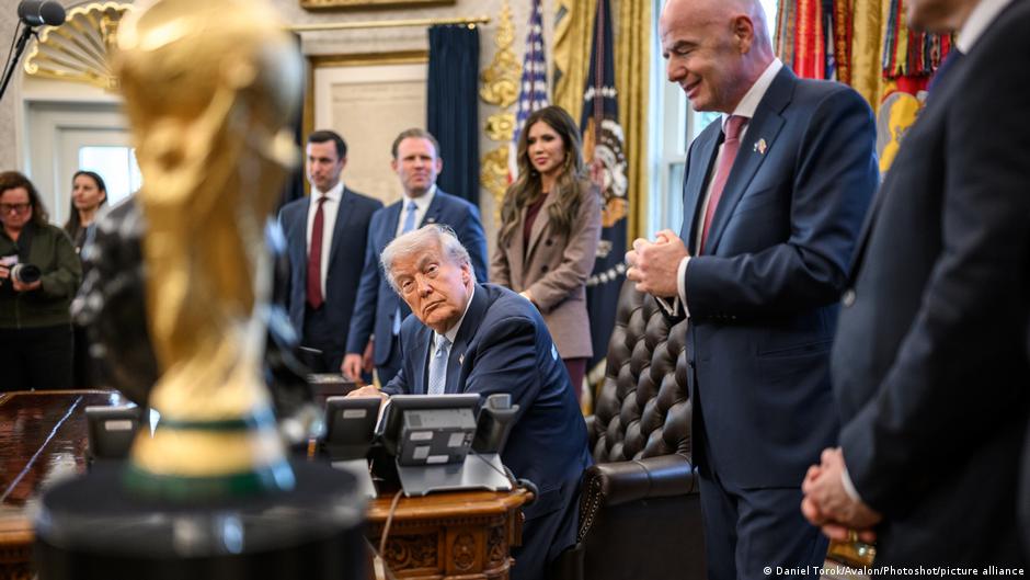 هل باتت الرياضة حبيسة الساسية؟