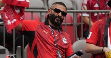 أحمد سعد يحتفل بفوز منتخب أمام نيوزيلندا بالطربوش
