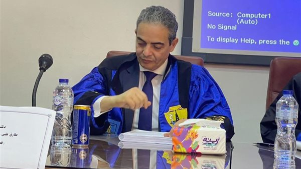 نقيب الإعلاميين مناقشًا ومحكمًا رسالة دكتوراه حول التناول الإعلامي لإصابات الملاعب بجامعة الإسكندرية