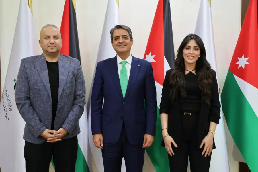 وزير الشباب يُثمن الجهد الإنساني والتطوعي في بنك الدواء الخيري