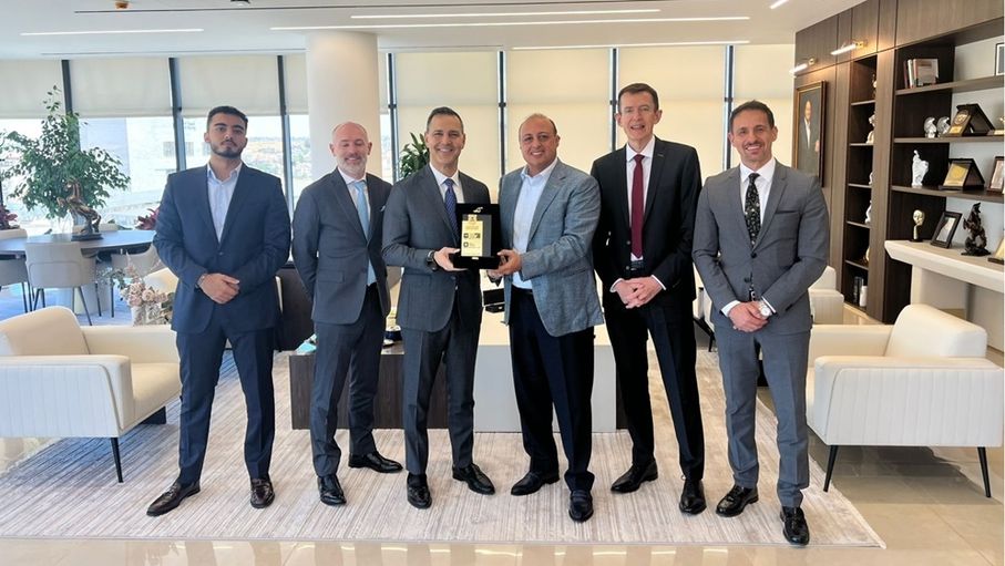 عمان الاهلية تستقبل وفداً من مجموعة أكور العالمية وفندق موفنبيك عمّان
