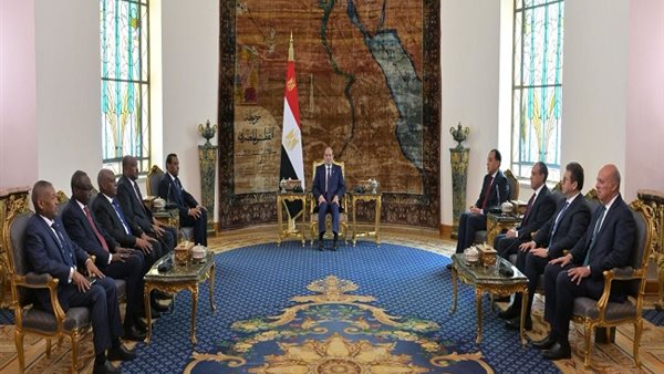 الرئاسة في أسبوع.. السيسي يؤكد لرئيس وزراء السودان موقف مصر الثابت بدعم استقرار الخرطوم.. يبحث مع ولي عهد السعودية تعزيز التضامن العربي لمواجهة التحديات
