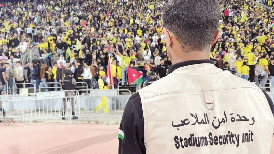 "نشامى أمن الملاعب".. جهود استثنائية صنعت موسما كرويا آمنا