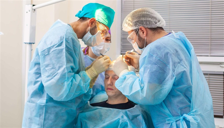 الصين تتحدى نيورالينك.. أول زرعة دماغية تجارية لعلاج الشلل الجزئي
