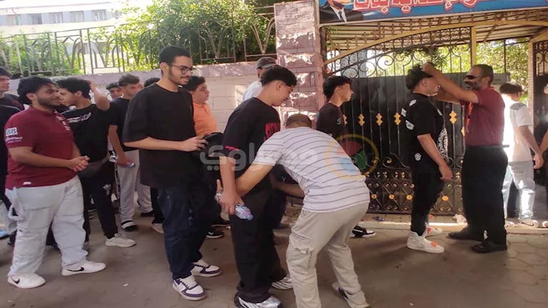 بدء تفتيش طلاب الثانوية العامة بالعصا الإلكترونية