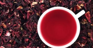 بين الترطيب وضبط الضغط.. ما الذي يفعله كوب الكركديه في جسمك بعد الإفطار؟