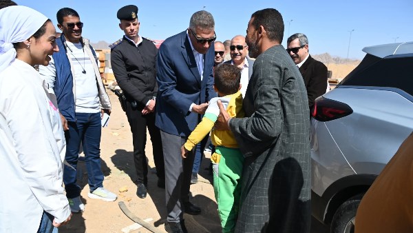 محافظ جنوب سيناء يتفقد الرويسات بشرم الشيخ.. توجيهات عاجلة لتطوير المنطقة والقضاء على العشوائيات