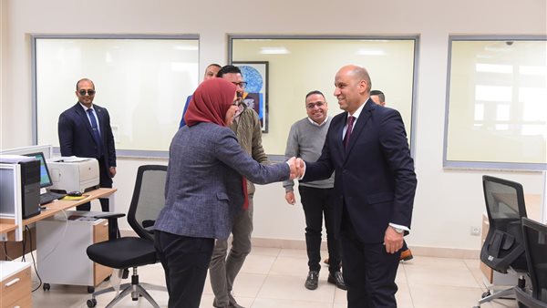 وزير العمل في أول اجتماع له بالعاملين: أنا واحد منكم وسنعمل بروح الفريق