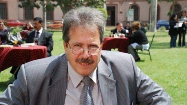 زوجة الفنان سامي عبد الحليم تنفي تكفل خالد النبوي بعلاج زوجها (فيديو)