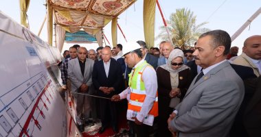 ​وزير النقل يشهد التشغيل التجريبي لكوبري أبو شوشة بقنا.. وأهالي الصعيد يهتفون