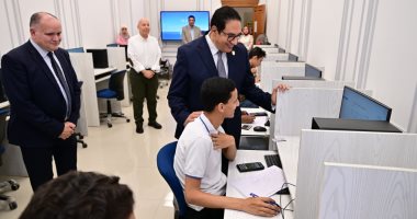 رئيس جامعة القاهرة يتابع سير امتحانات نهاية الفصل الدراسي الثاني بالجامعة الأهلية والفرع الدولي