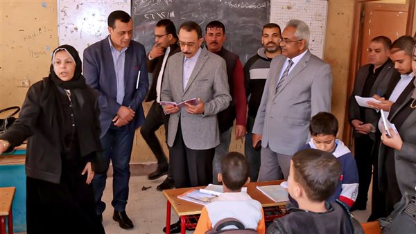 محافظ سوهاج يقود جولة ميدانية مفاجئة بالمنشاة ويُحيل عددًا من المسئولين للتحقيق