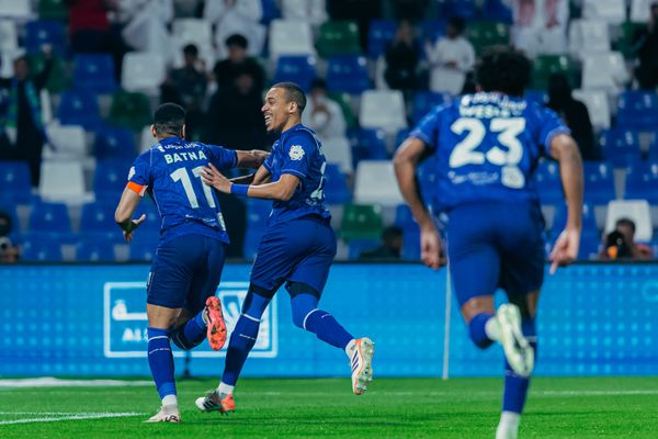 الفتح يتجاوز الأخدود بثنائية ويبتعد عن مناطق الخطر