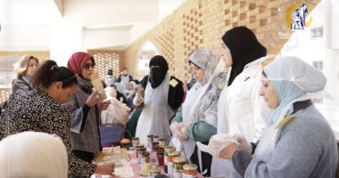 القومى للمرأة يتبنى مبادرات دعم السيدات فى المحافظات.. جلسات الدوار لتوفير مساحة حوار مفتوح بالقرى والنجوع.. التوعية بالقضية السكانية والصحة الإنجابية.. تدريب السيدات على أهمية الادخار ضمن برنامج التث