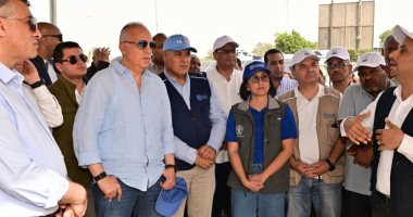 وزير الرى يتفقد مشروعات الوزارة بالأقصر وقنا